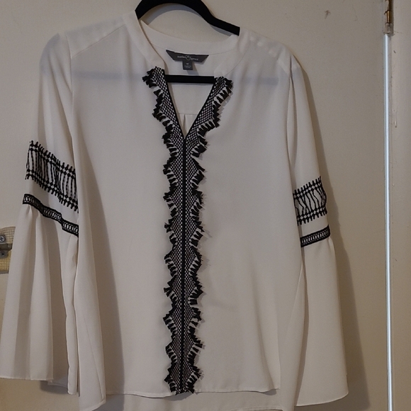 Perfect White and Black Women's Top - Picture 1 of 4